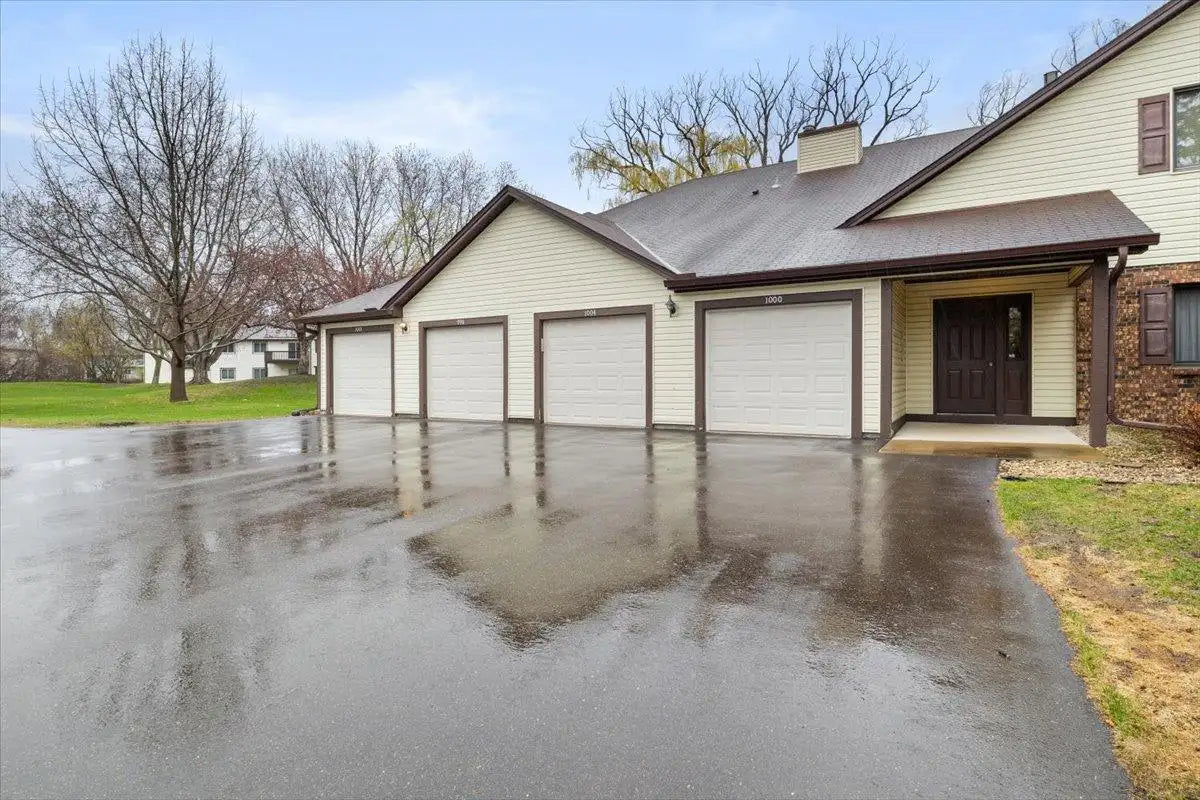 1004 Heritage Court, Vadnais Heights, MN 55127