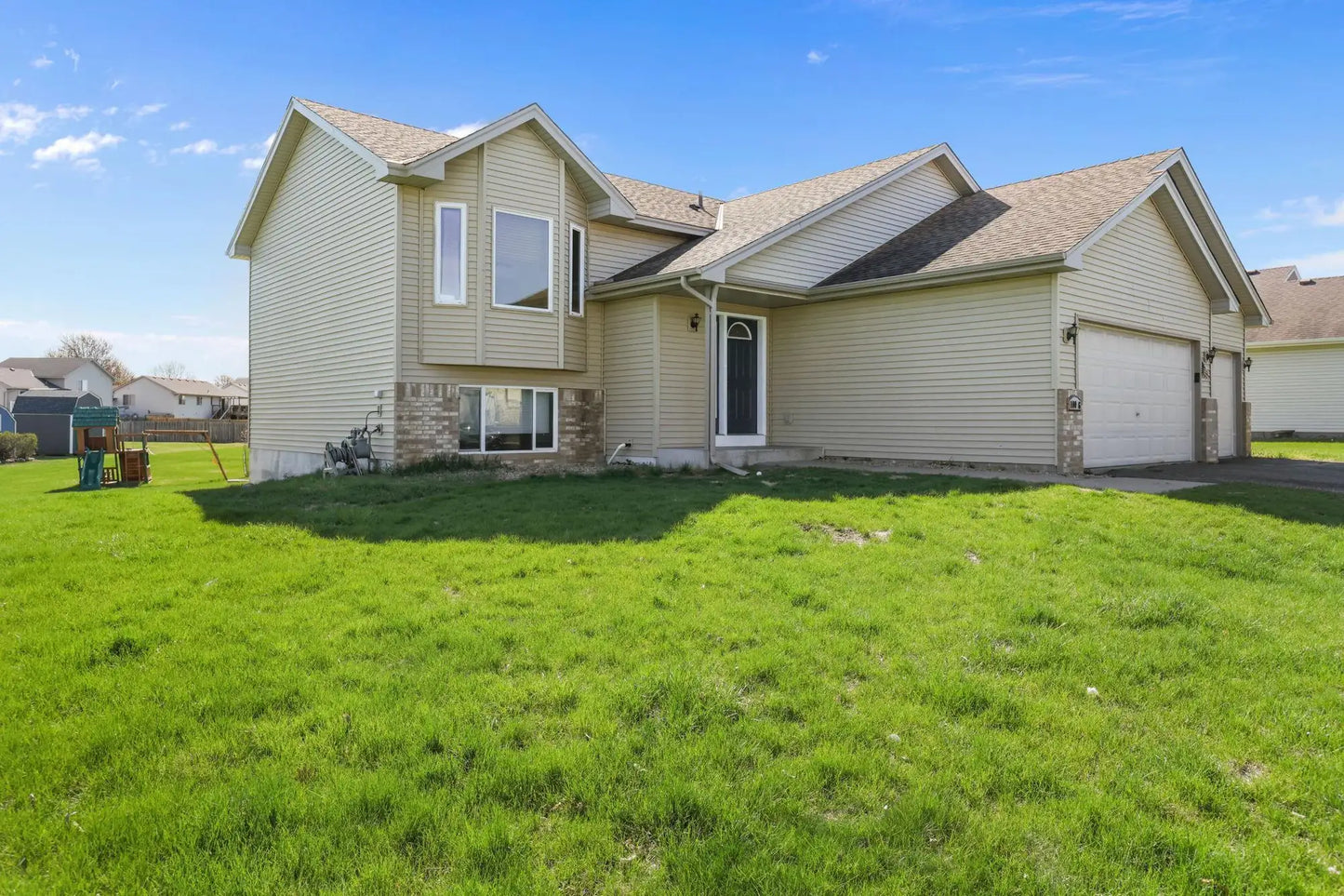 10056 Prescott Drive, Monticello, MN 55362