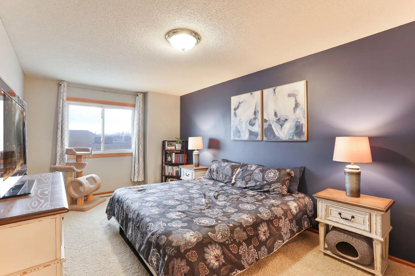 1000 Aston Circle, Burnsville, MN 55337