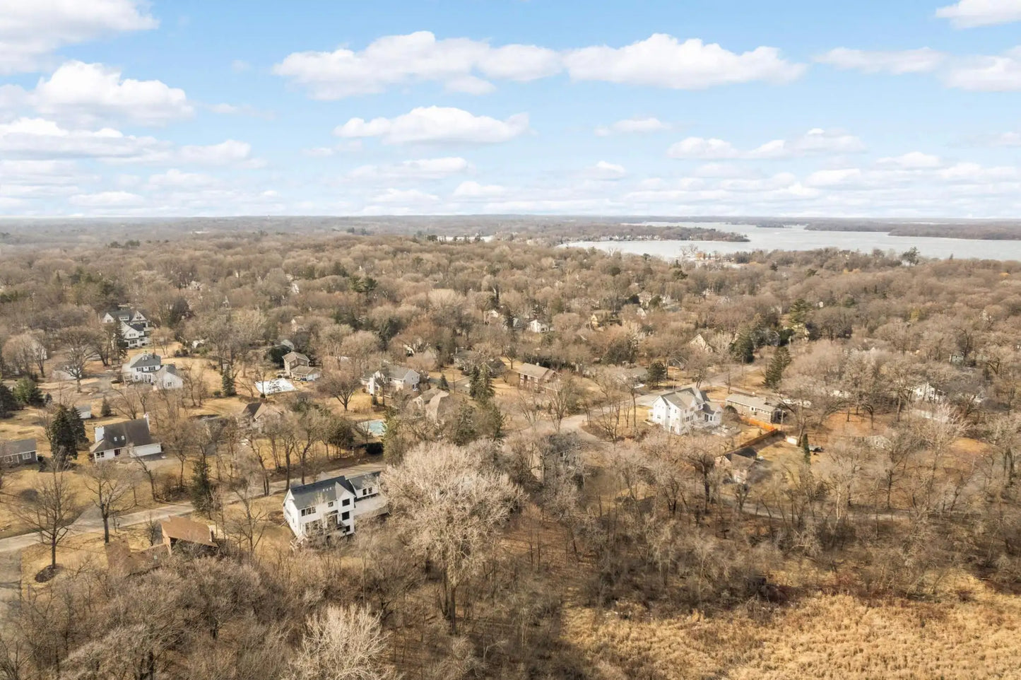 18800 Highland Avenue, Deephaven, MN 55391