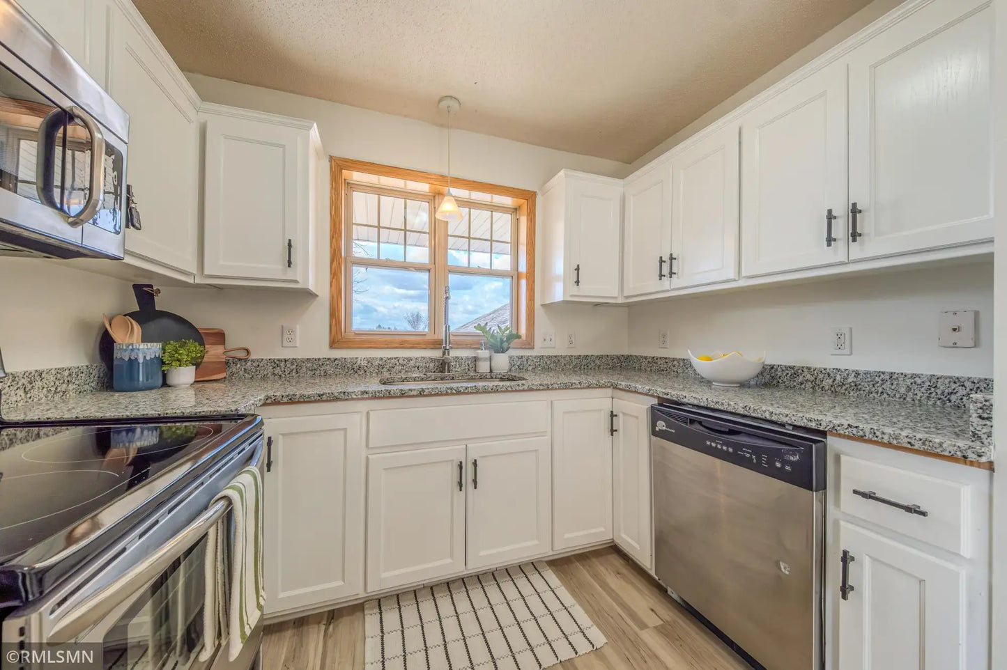 1002 Pleasant View Court, Isanti, MN 55040