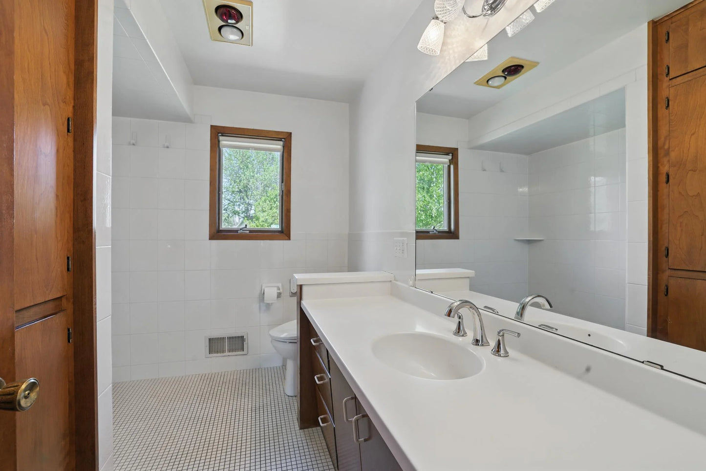 101 Sunset Drive, Belle Plaine, MN 56011