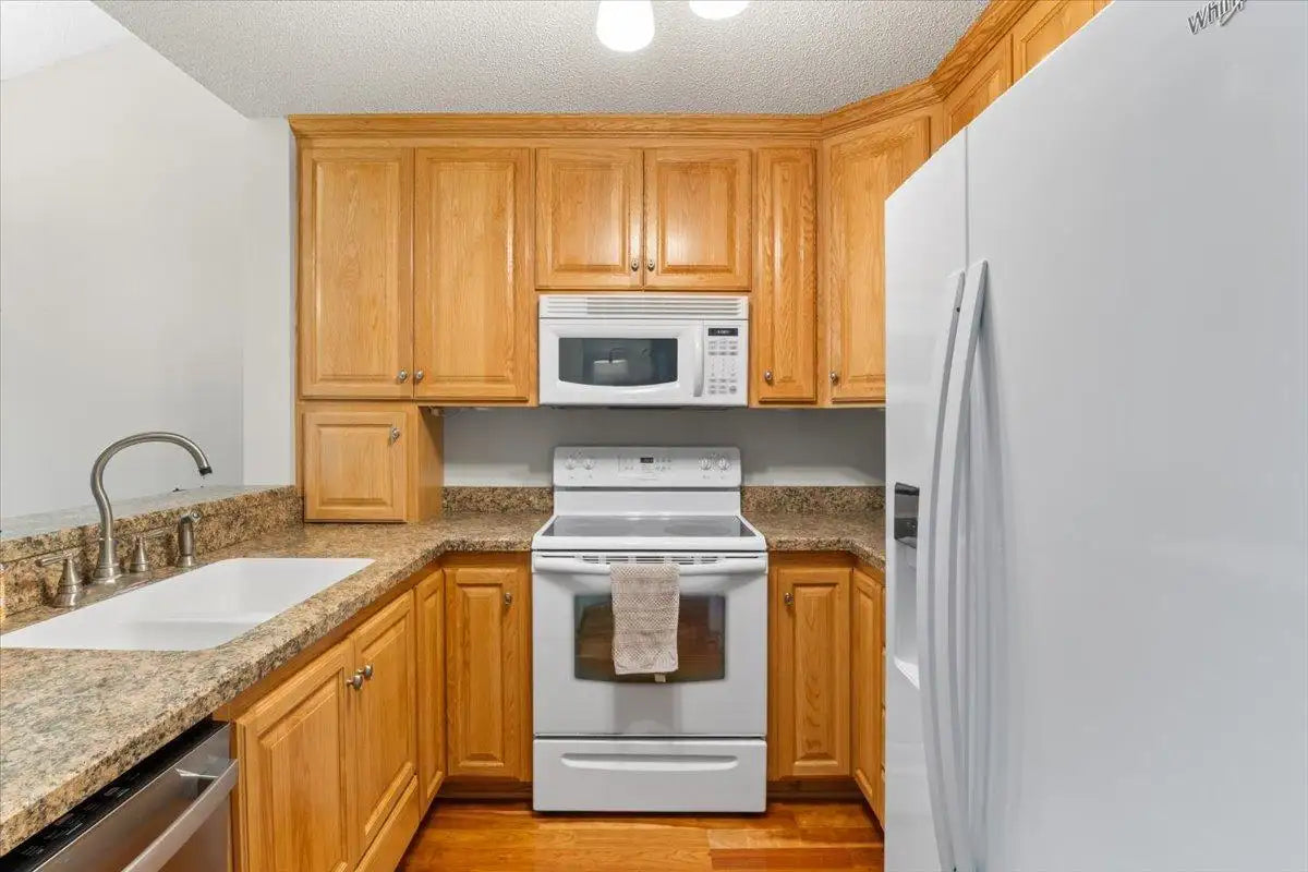 1004 Heritage Court, Vadnais Heights, MN 55127