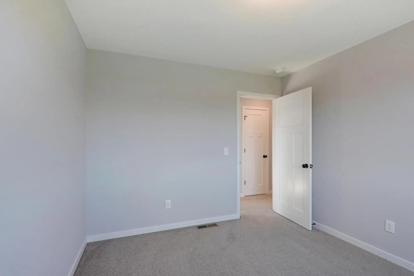37583 Greenwich Court, North Branch, MN 55056