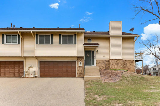 1000 Aston Circle, Burnsville, MN 55337