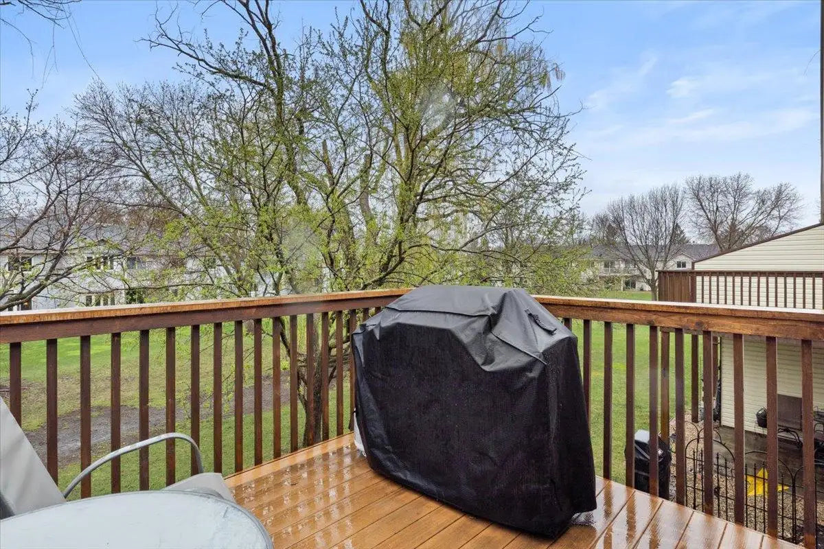 1004 Heritage Court, Vadnais Heights, MN 55127