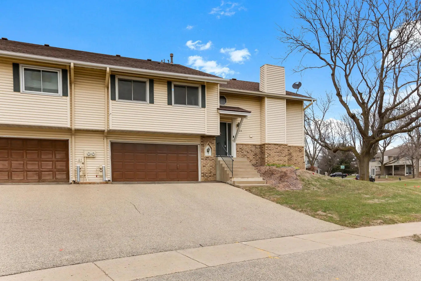 1000 Aston Circle, Burnsville, MN 55337