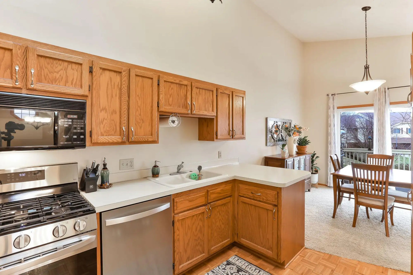 1000 Aston Circle, Burnsville, MN 55337