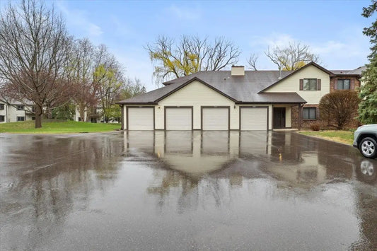 1004 Heritage Court, Vadnais Heights, MN 55127