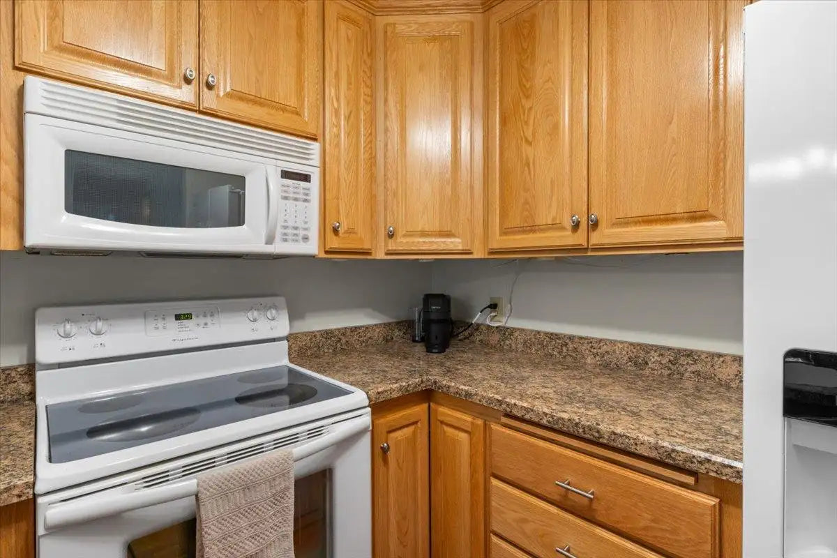 1004 Heritage Court, Vadnais Heights, MN 55127