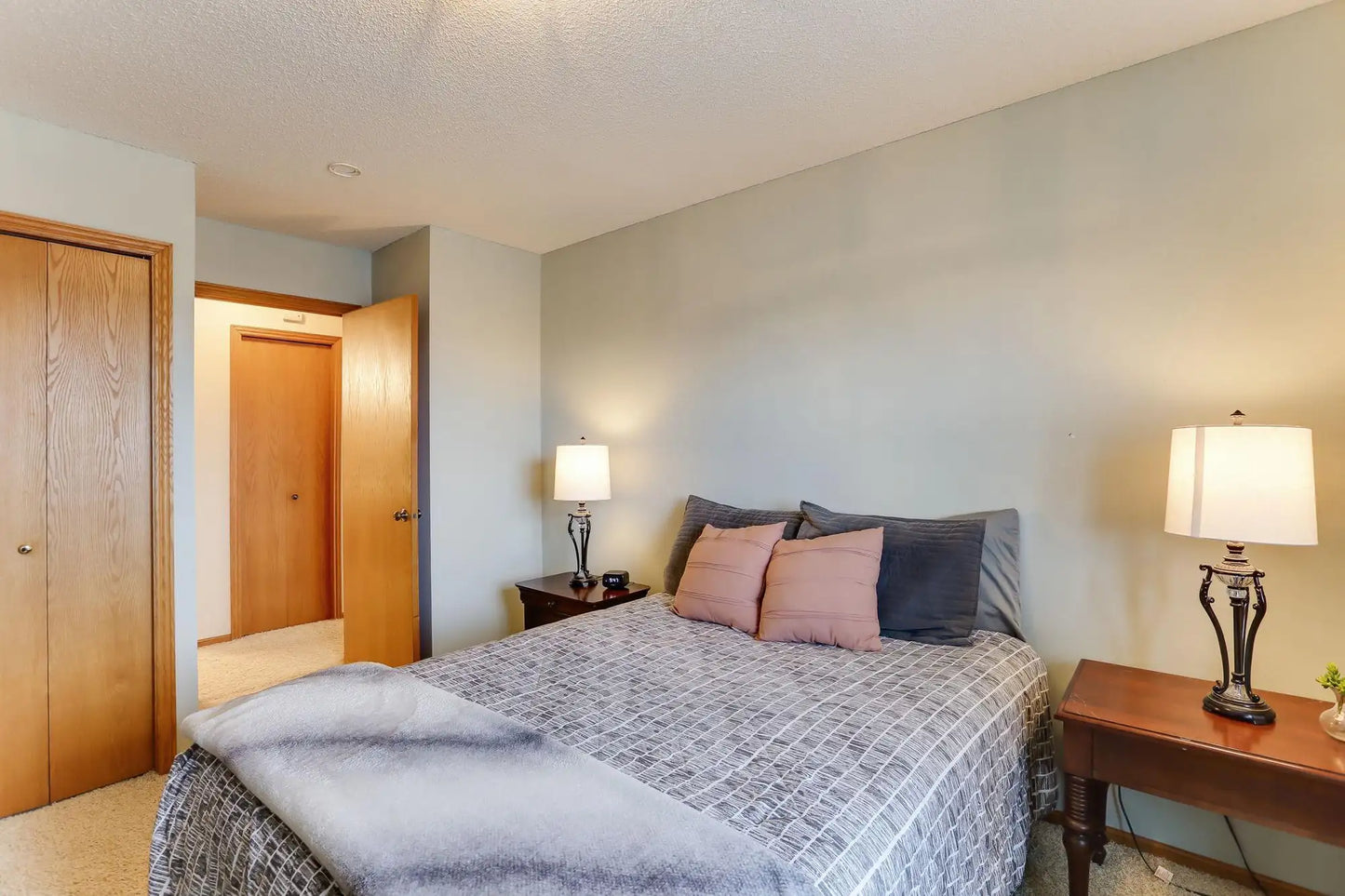1000 Aston Circle, Burnsville, MN 55337
