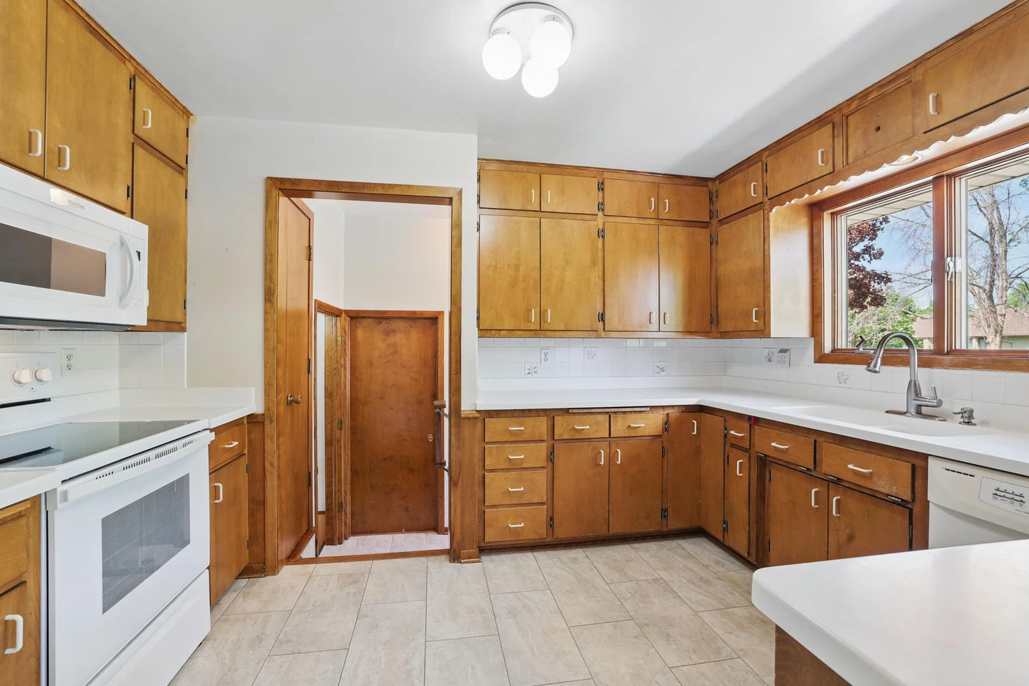 101 Sunset Drive, Belle Plaine, MN 56011