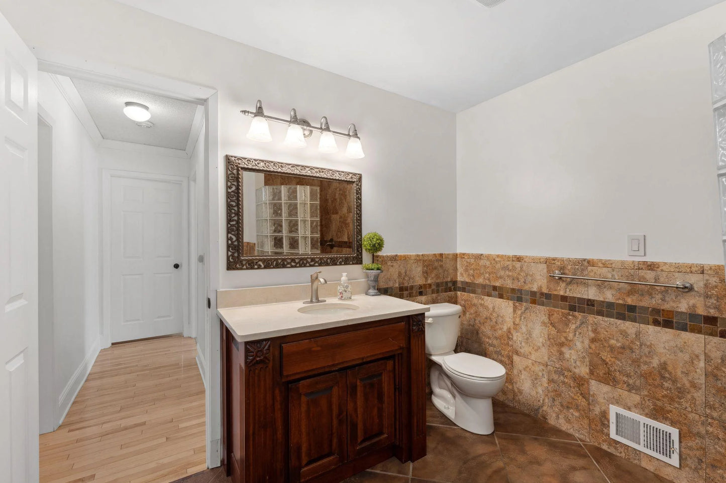 1000 Valley Oaks Road, Vadnais Heights, MN 55127