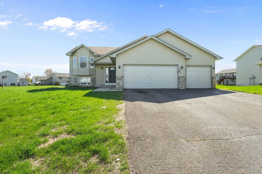 10056 Prescott Drive, Monticello, MN 55362