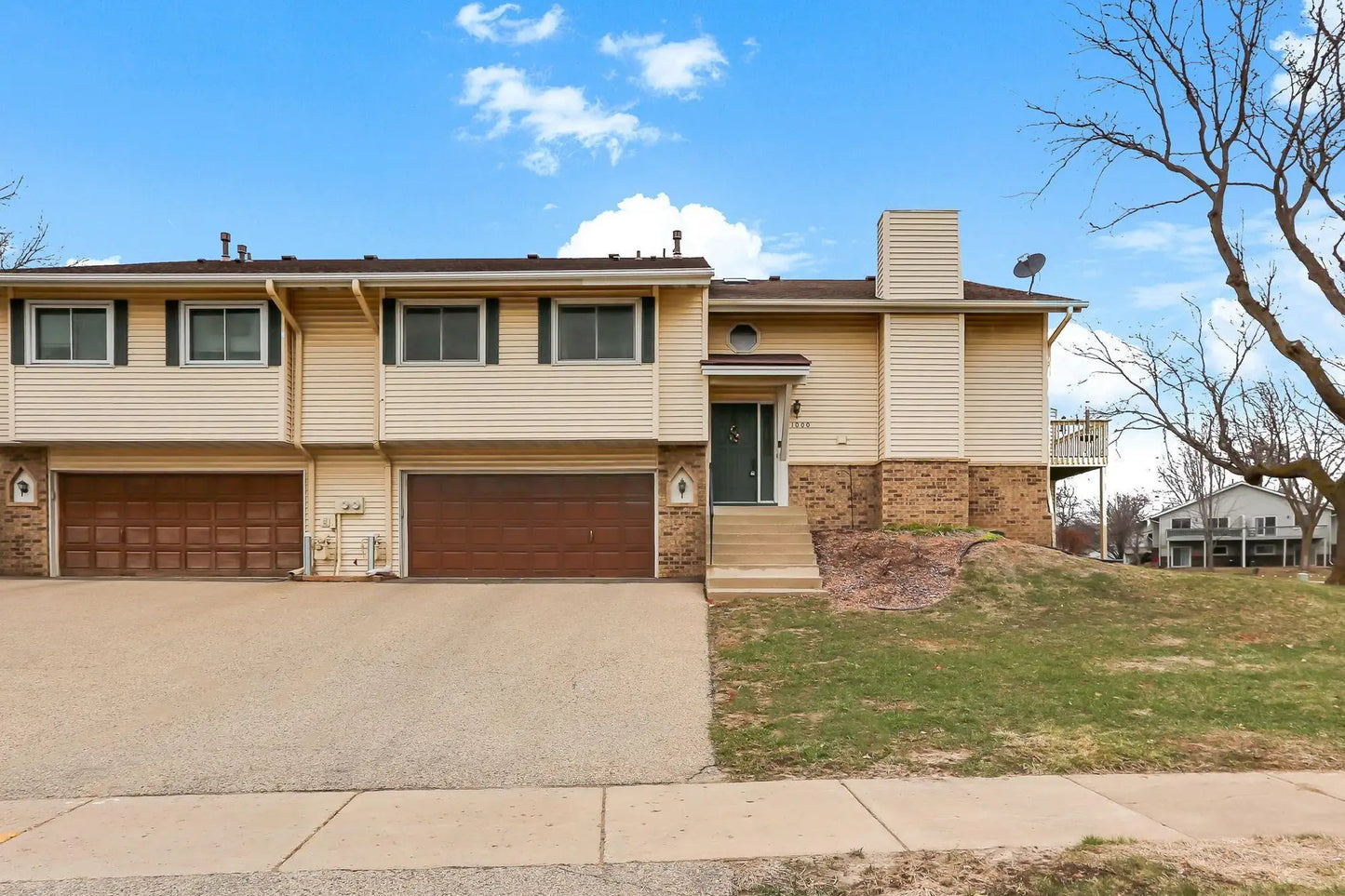 1000 Aston Circle, Burnsville, MN 55337