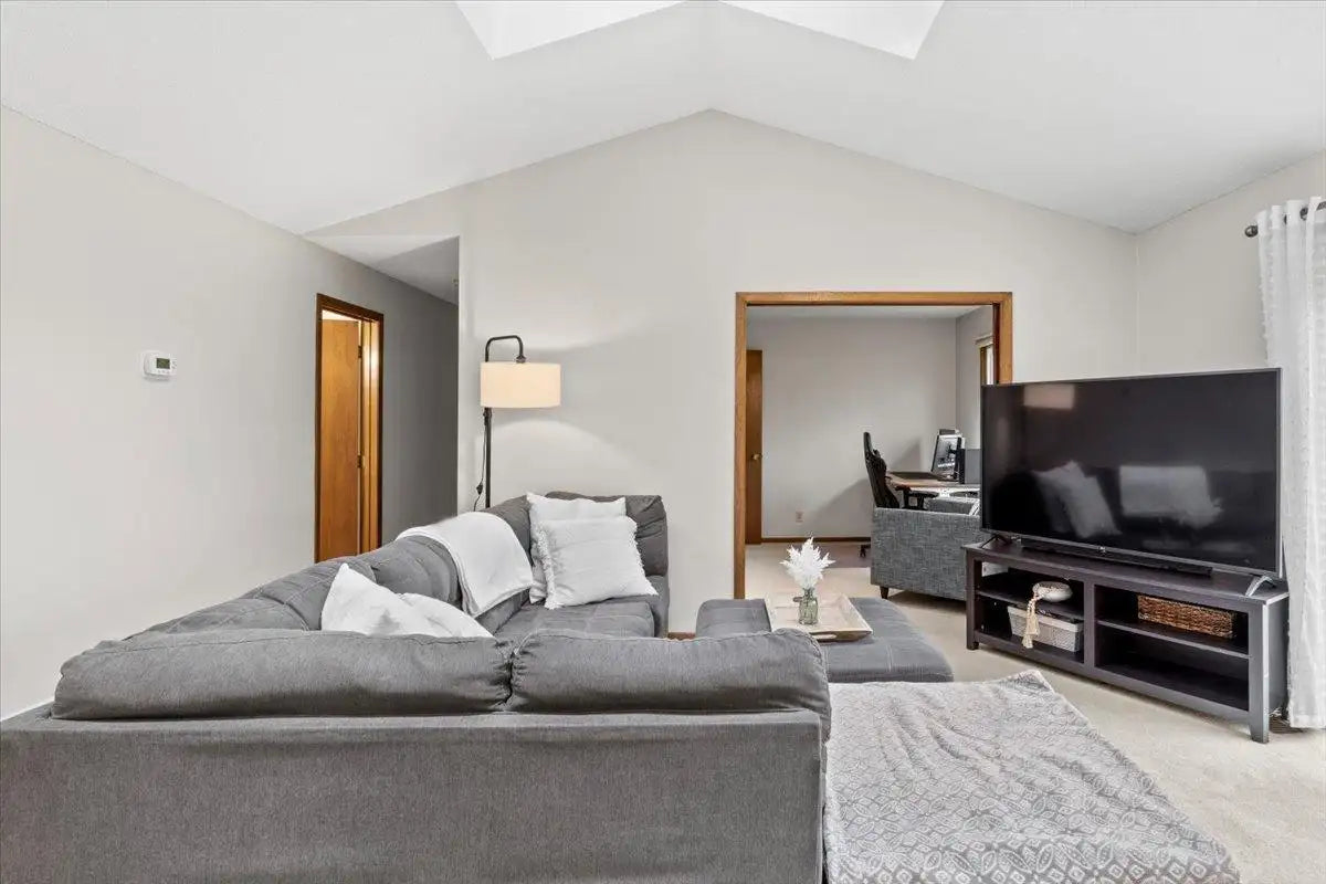 1004 Heritage Court, Vadnais Heights, MN 55127