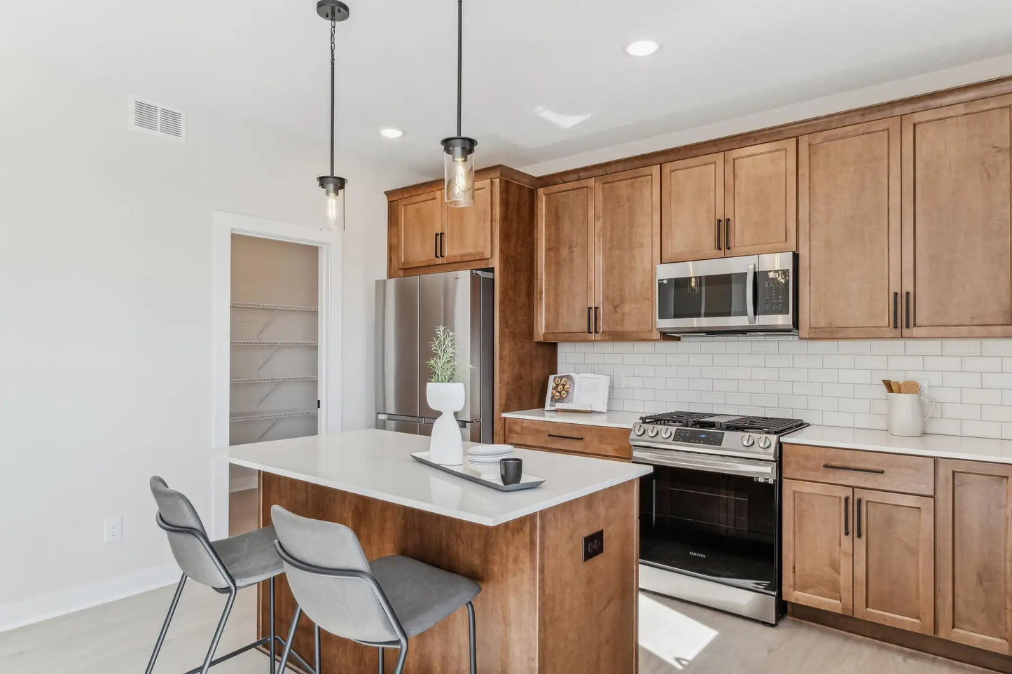 10124 Arrowwood Trail, Woodbury, MN 55129
