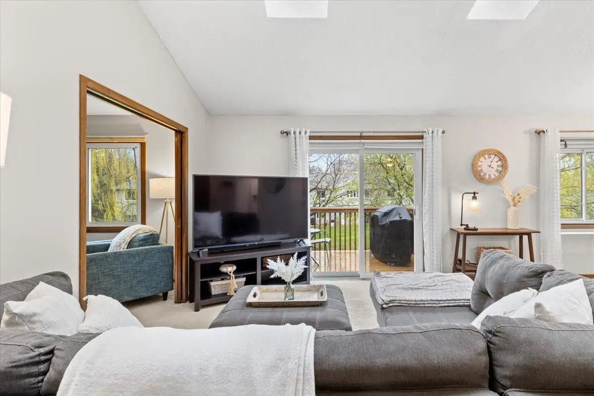 1004 Heritage Court, Vadnais Heights, MN 55127