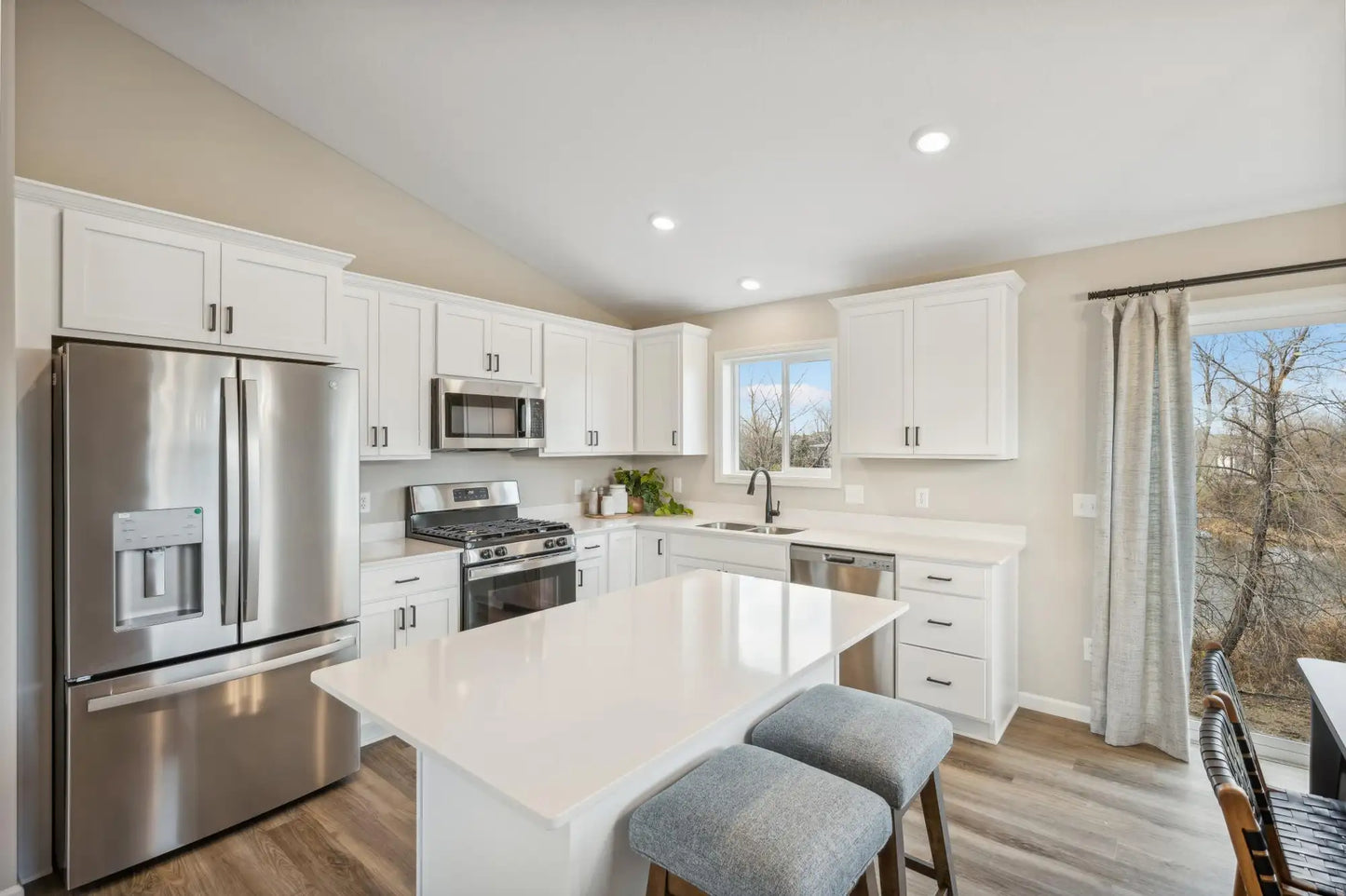 1004 Brandenburg Circle, Waverly, MN 55390
