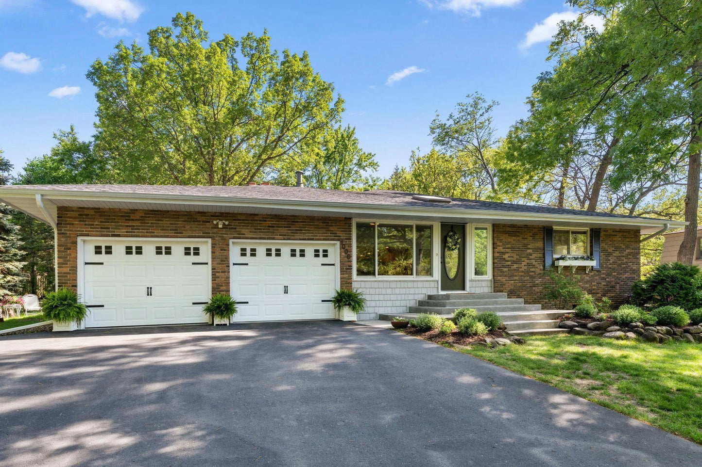 1000 Valley Oaks Road, Vadnais Heights, MN 55127