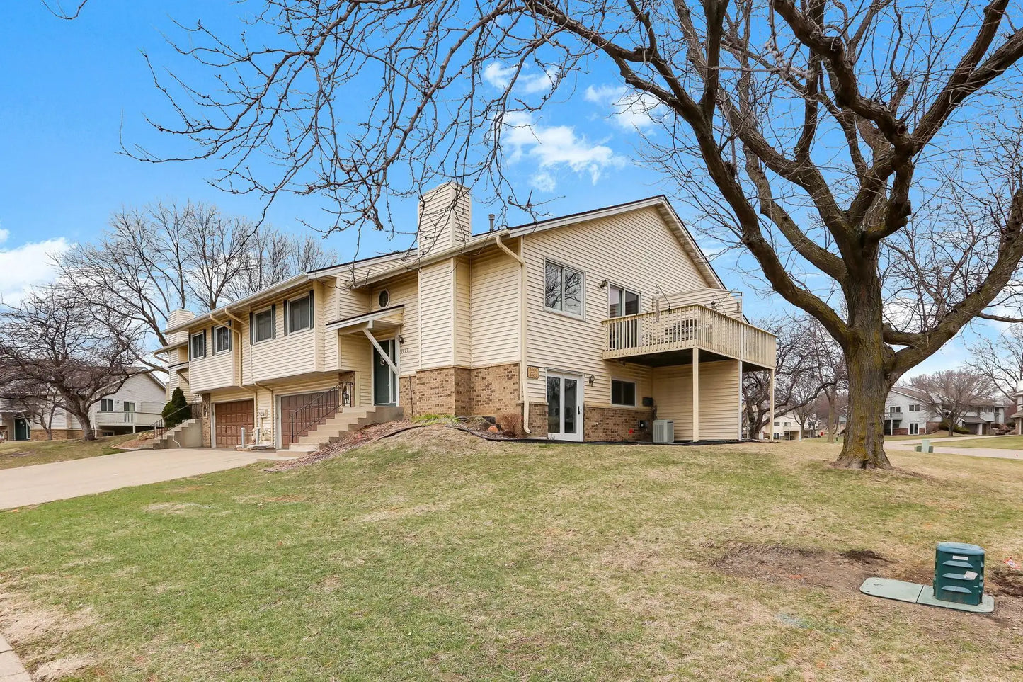 1000 Aston Circle, Burnsville, MN 55337