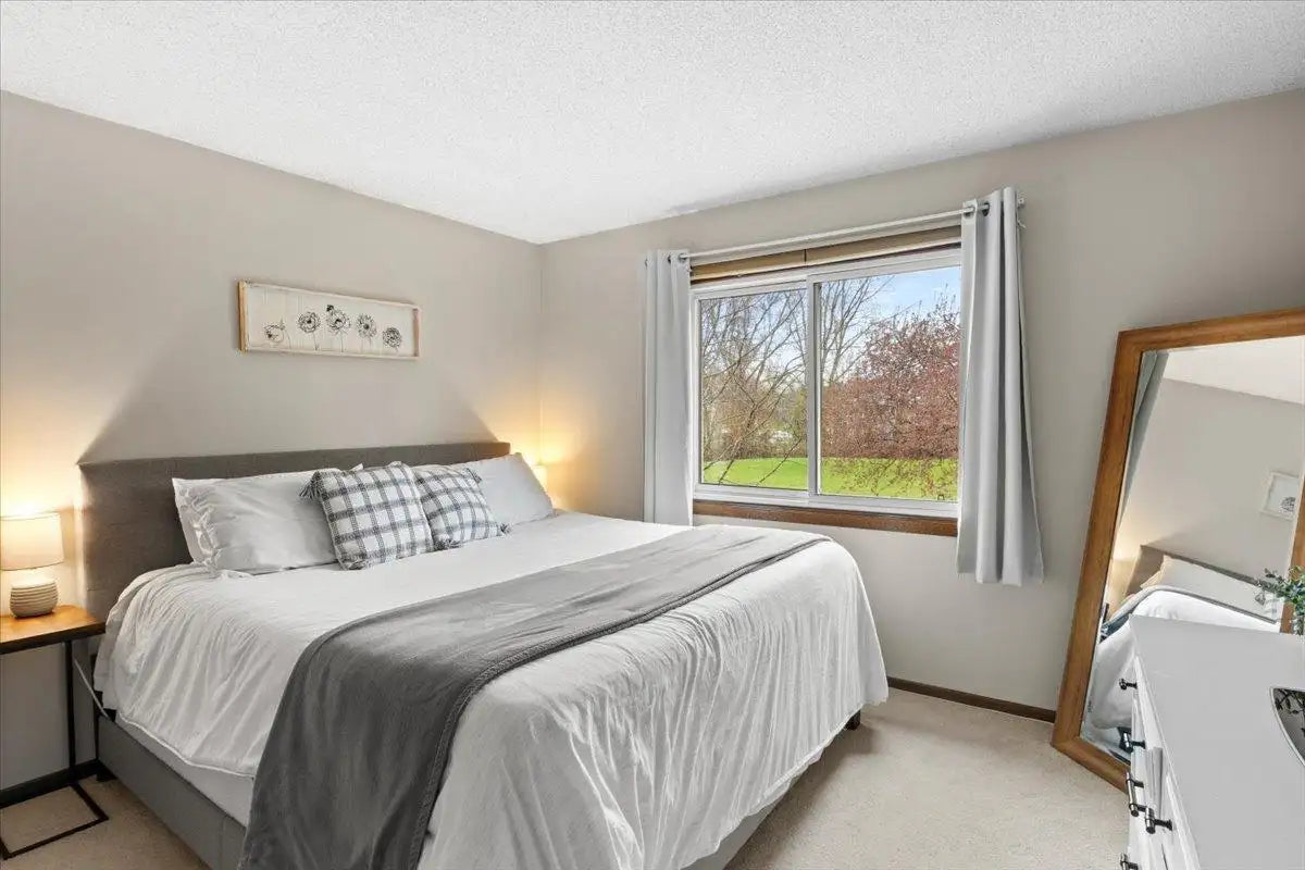1004 Heritage Court, Vadnais Heights, MN 55127