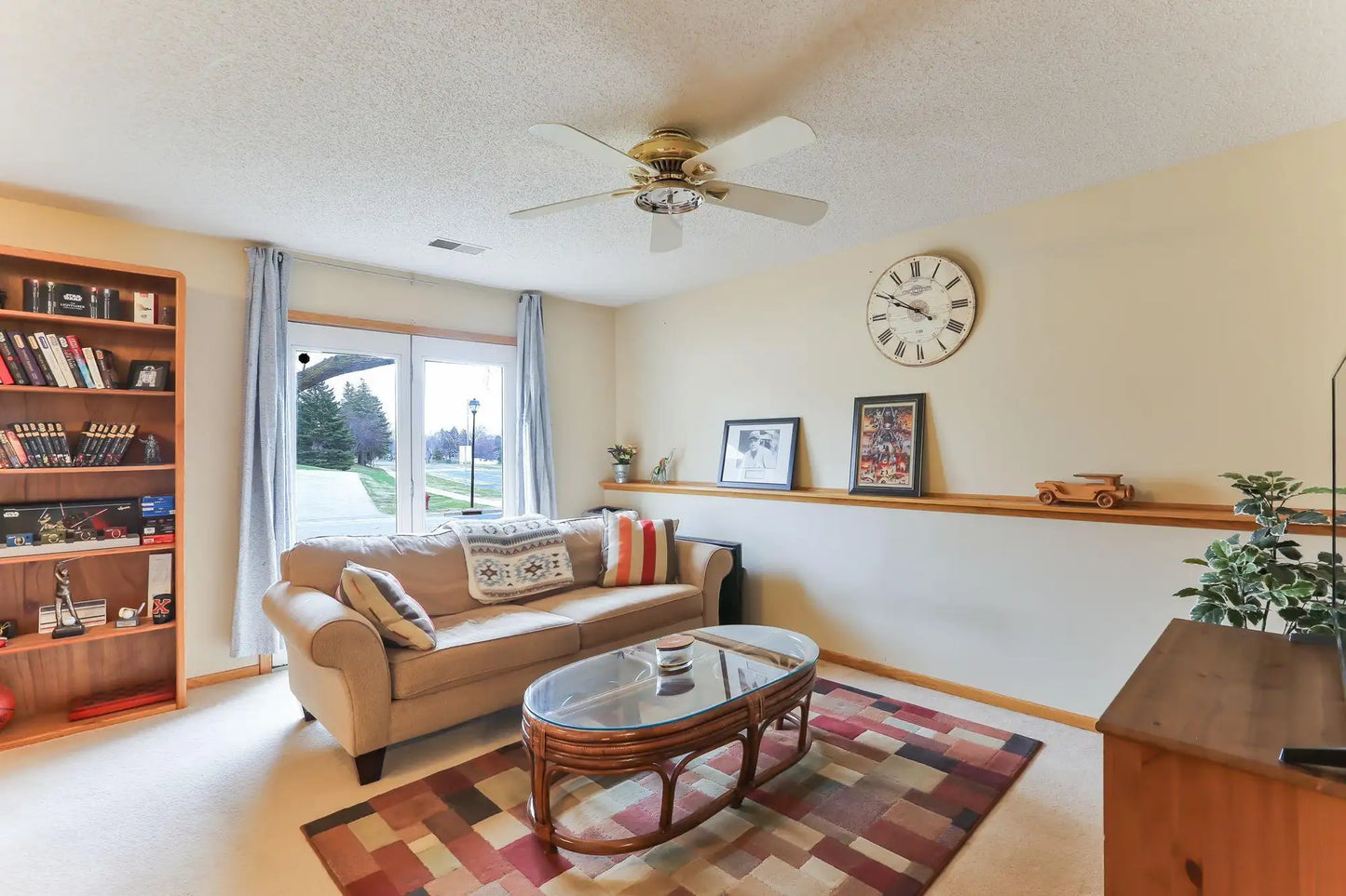 1000 Aston Circle, Burnsville, MN 55337