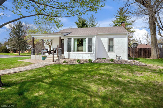 971 Lovell Avenue, Roseville, MN 55113